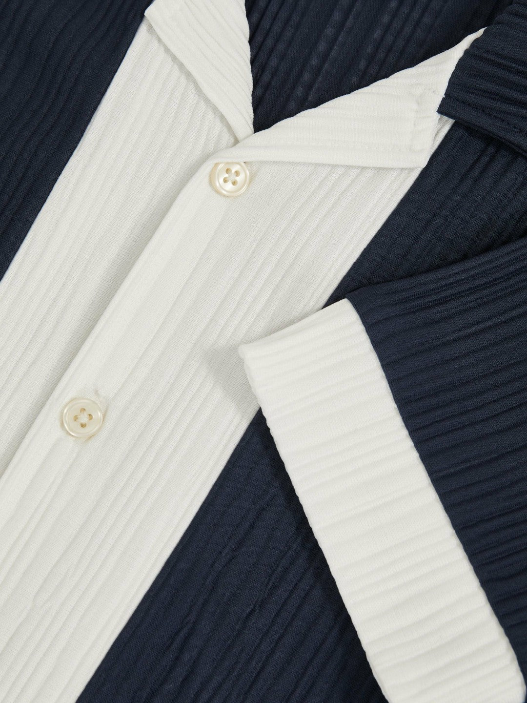 Reiss 3-9 yrs Plissé Colour-Block Shirt in Navy/White