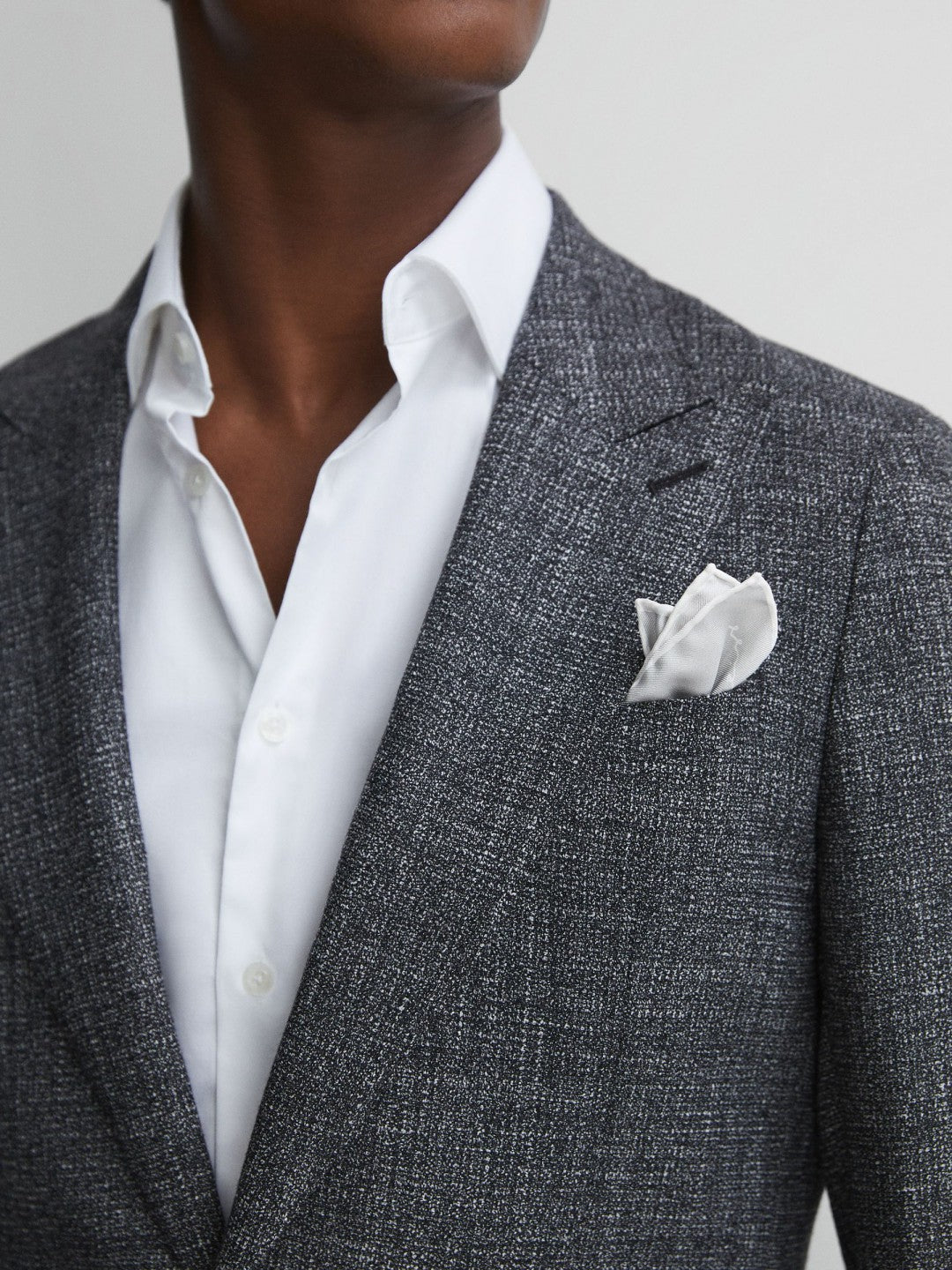 Reiss Plain Silk Pocket Square in Silver