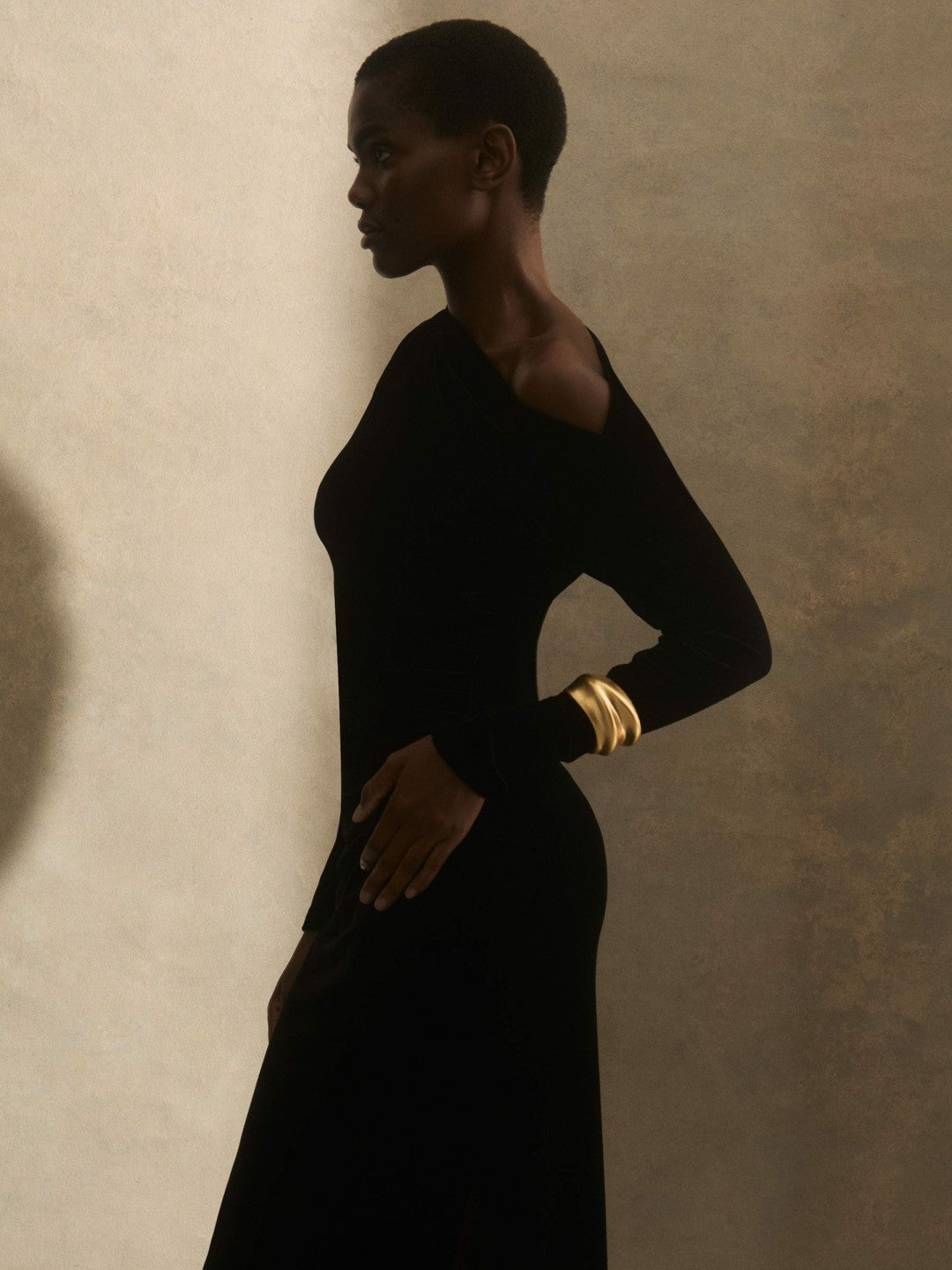 Reiss Sculptural Cuff in Gold Tone