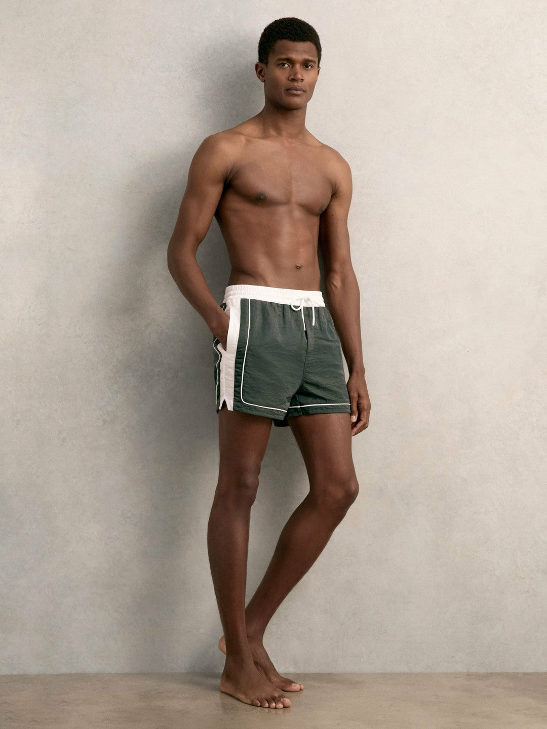 Reiss Colour-Block Piped-Trim Swim Shorts in Dark Green/White