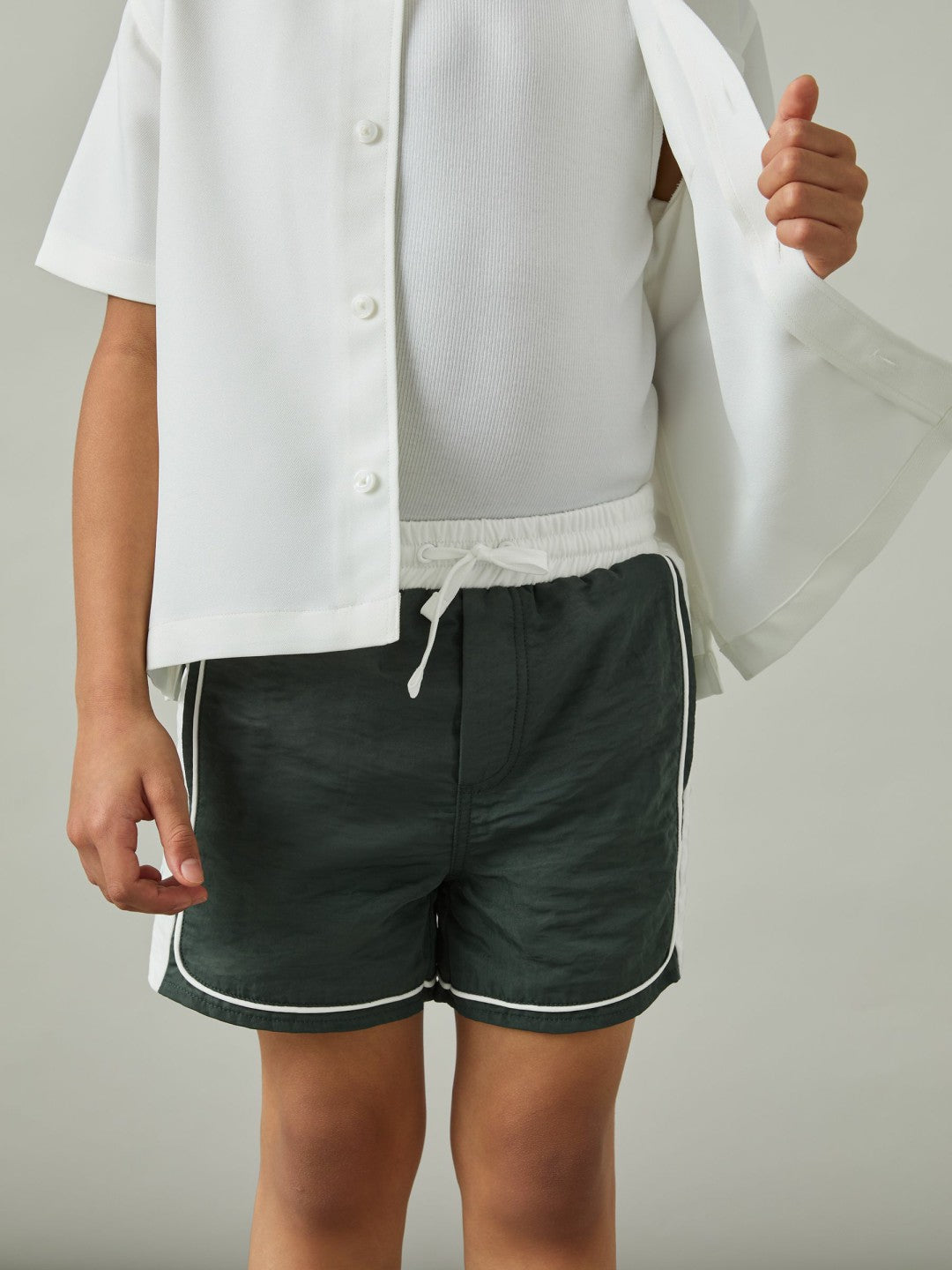 Reiss 3-9 yrs Colour-Block Piped Swim Shorts in Green/White