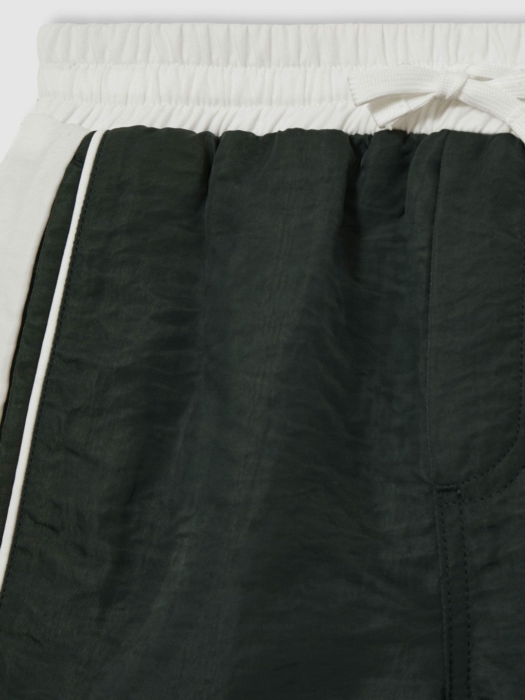 Reiss 3-9 yrs Colour-Block Piped Swim Shorts in Green/White
