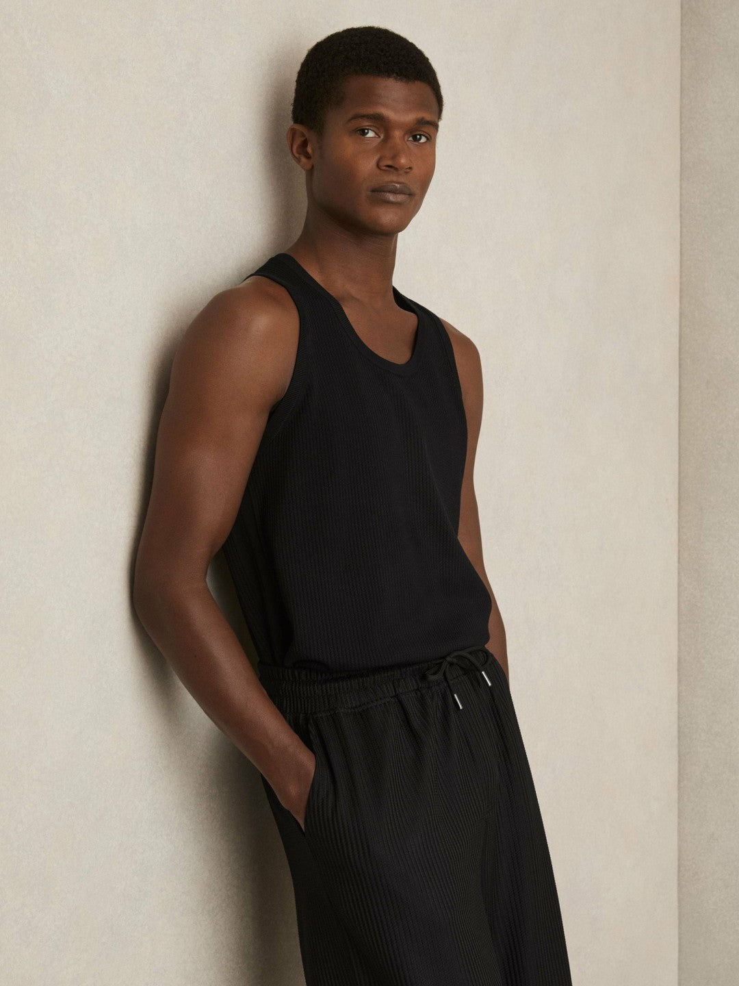 Reiss Textured Crew Neck Ribbed Vest in Black