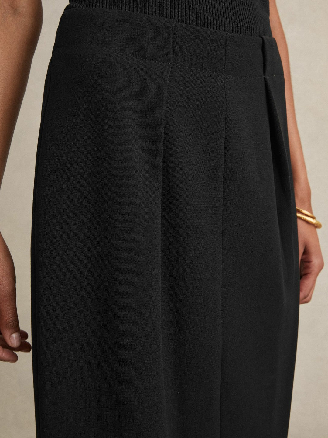 Reiss Petite Tailored Midi Suit Skirt in Black
