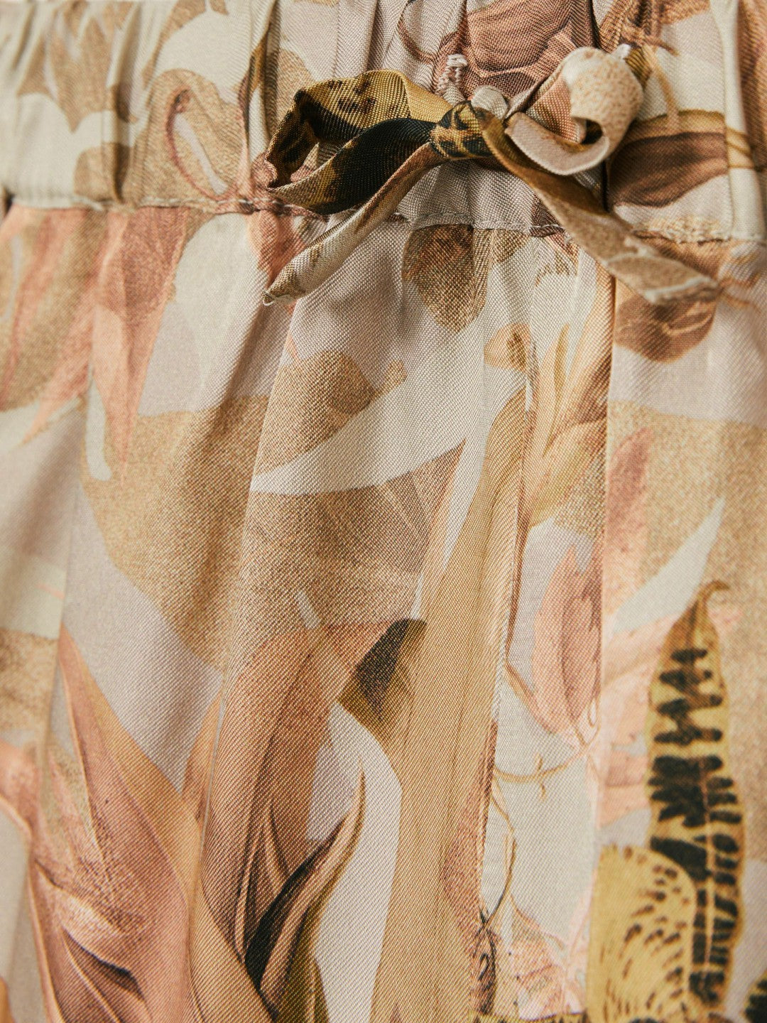 Reiss 13-14 yrs  | NYBG Satin Floral-Print Shorts in Khaki