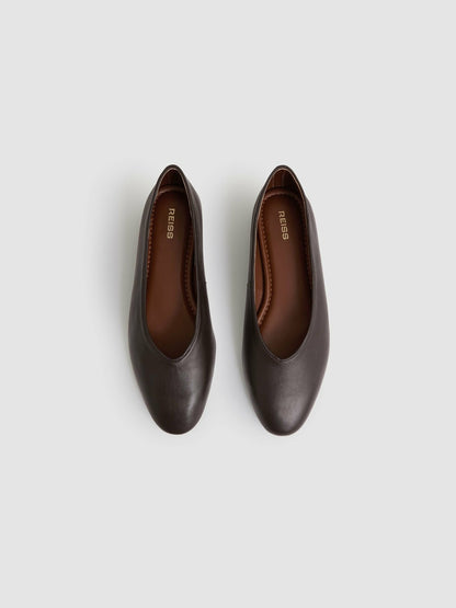 Reiss Leather Rounded-Point Toe Ballet Flats in Chocolate