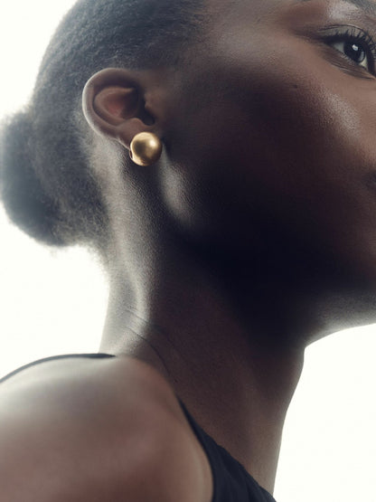 Reiss Polished Ball Huggie Earrings in Gold