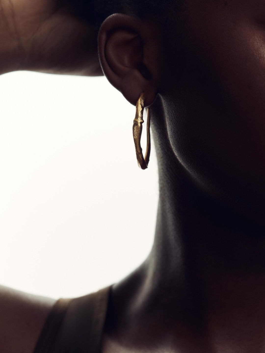 Reiss Molten Hoop Earrings in Gold Tone