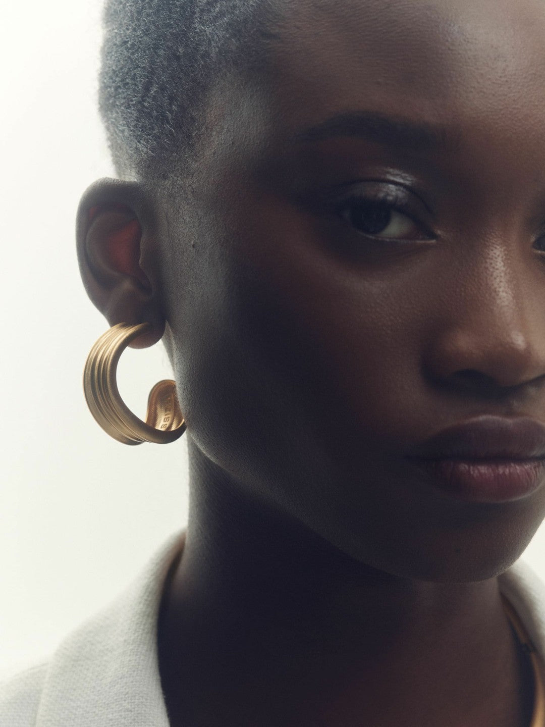 Reiss Fluid Hoop Earrings in Gold Tone