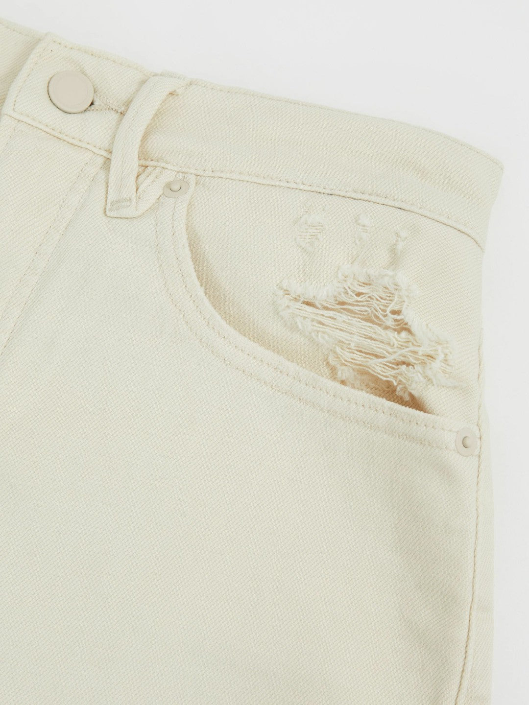 Reiss 90S Shorts in Ecru