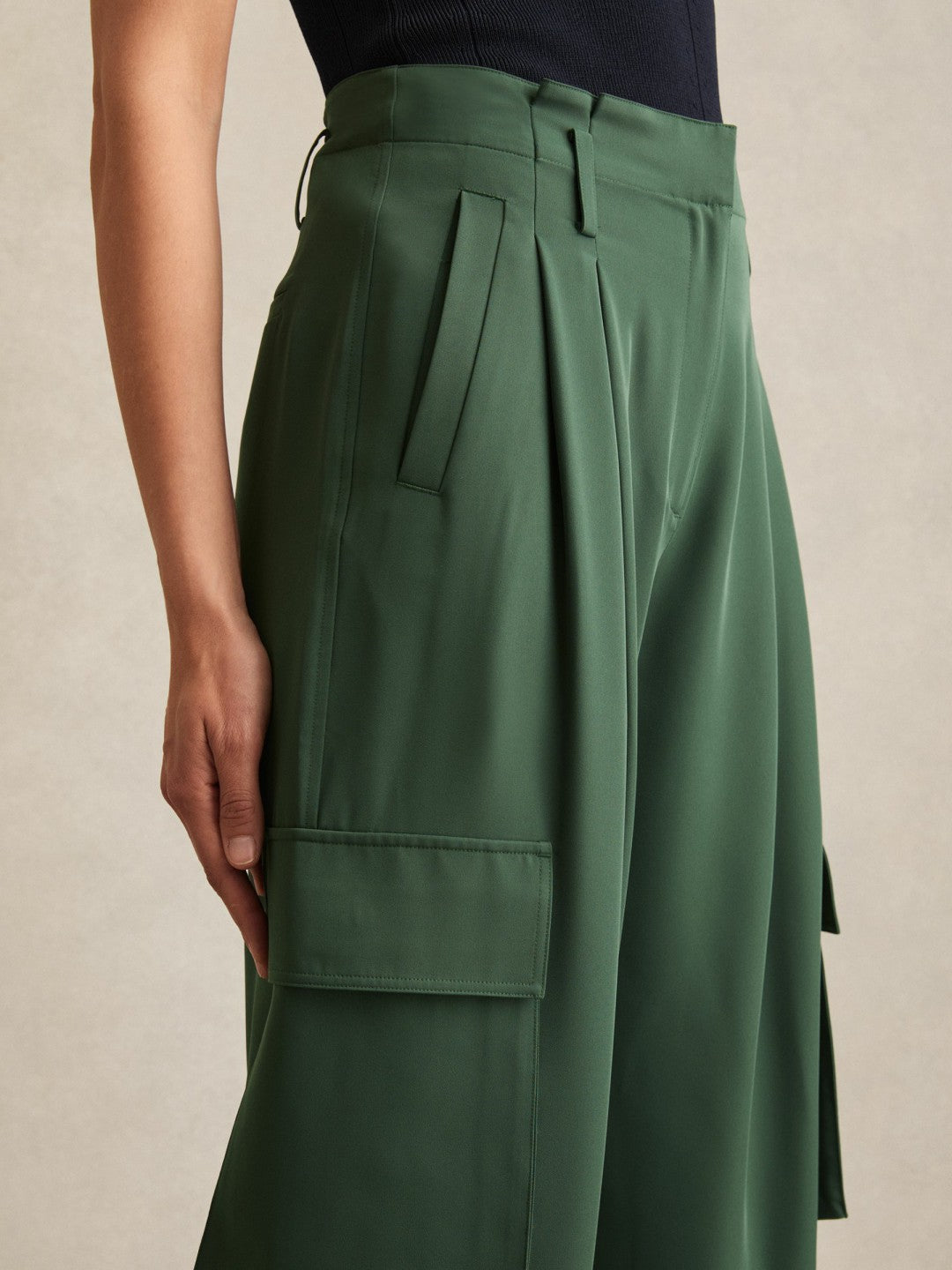 Reiss Wide-Leg Pleated Cargo Trousers in Green