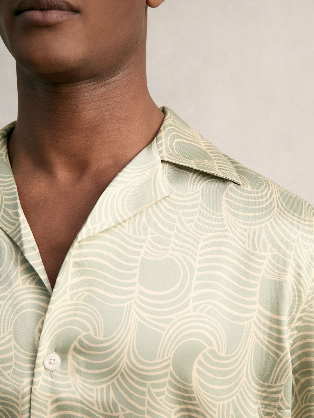 Reiss Wave Print Cuban Collar Shirt in Sage Green