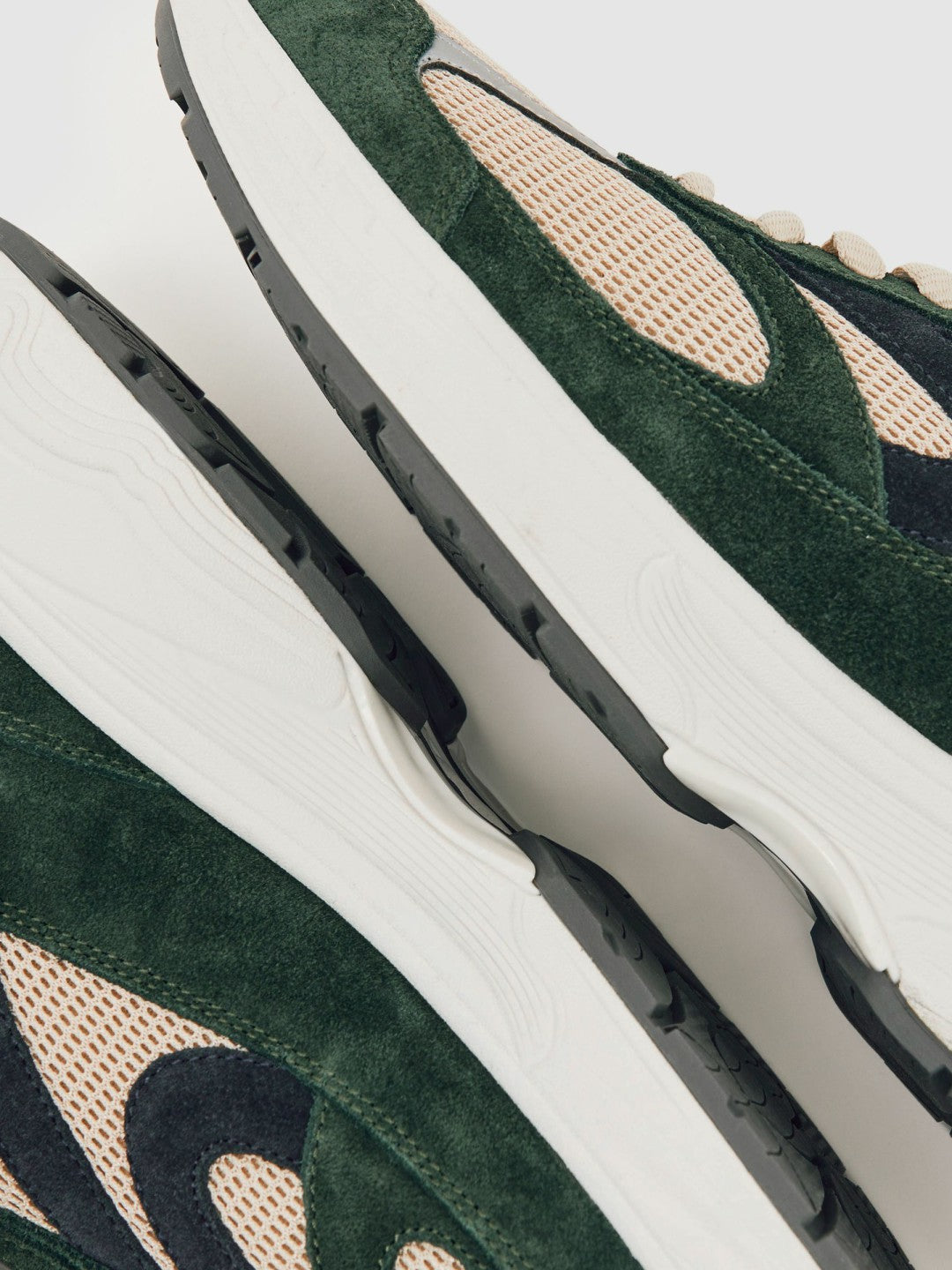 Reiss Panelled Running Trainers in Forest Green/Stone