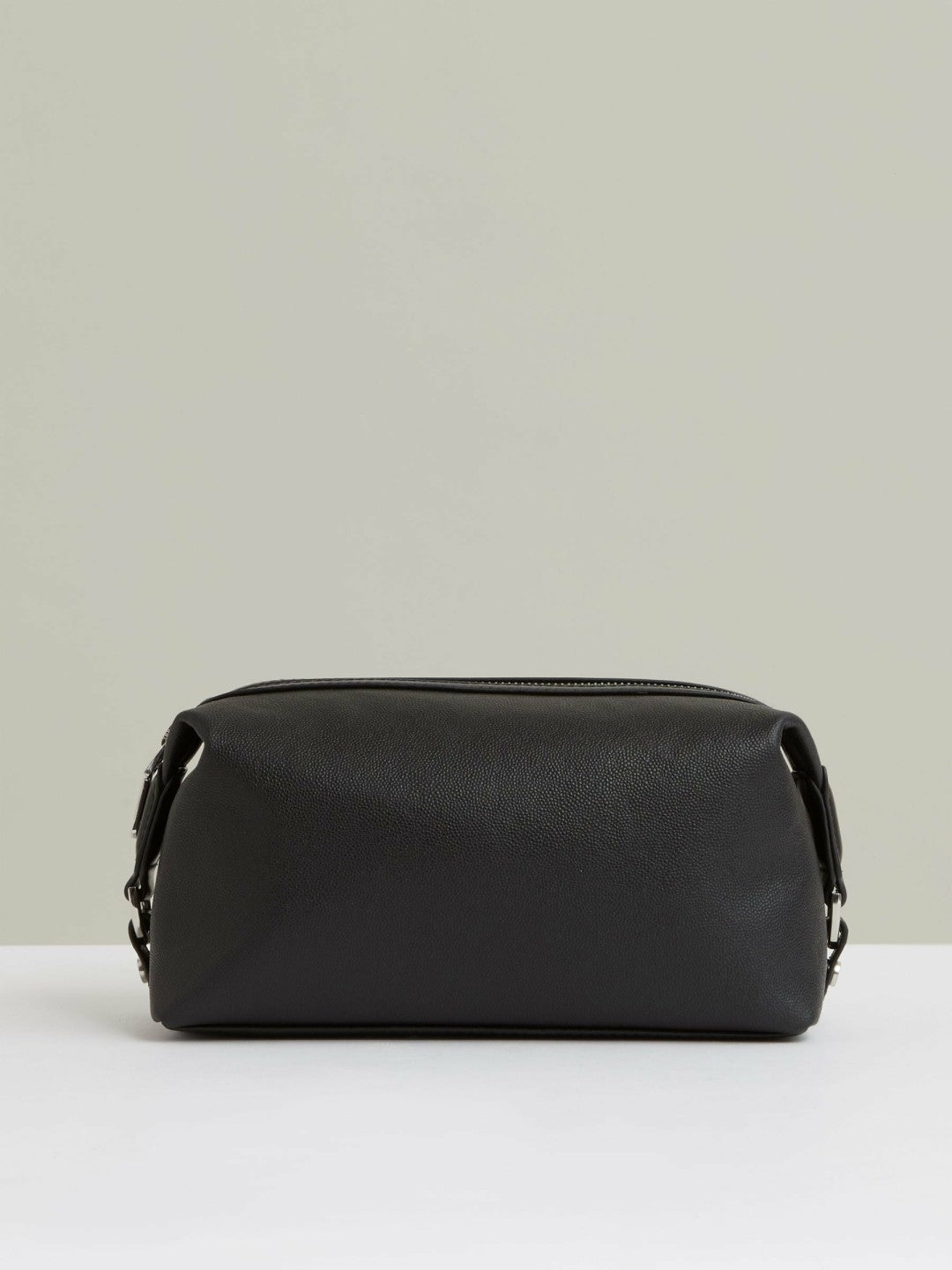 Reiss Micro-Grain Leather Washbag in Black
