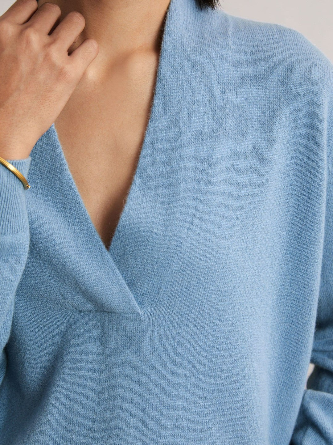 Reiss Cashmere V-Neck Jumper in Blue