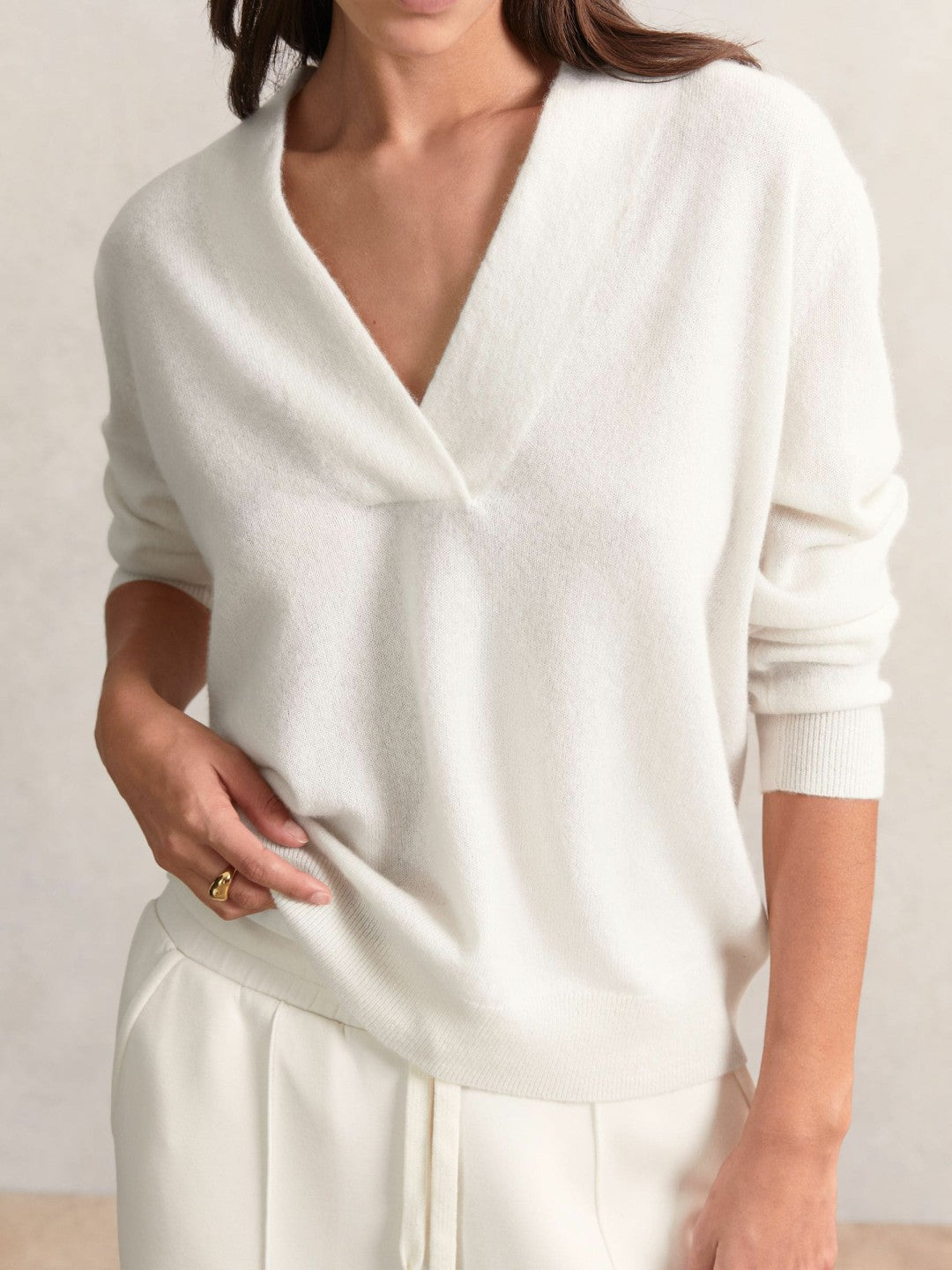 Reiss Cashmere V-Neck Jumper in Cream