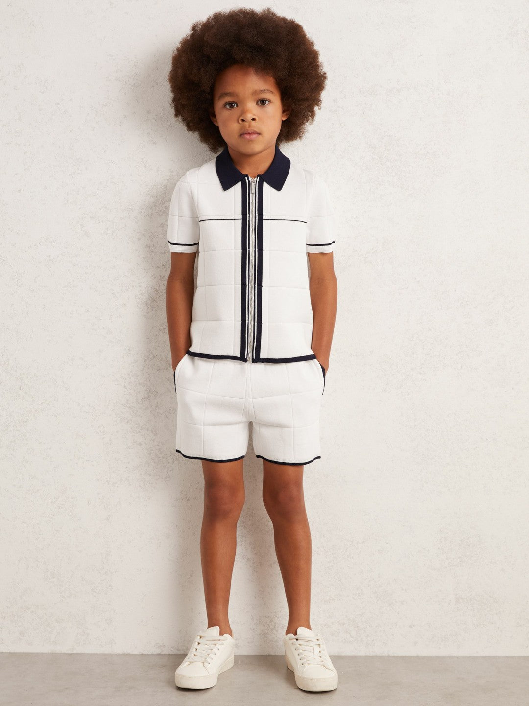 Reiss Tipped Knit Stitch-Detail Shorts in White/Navy