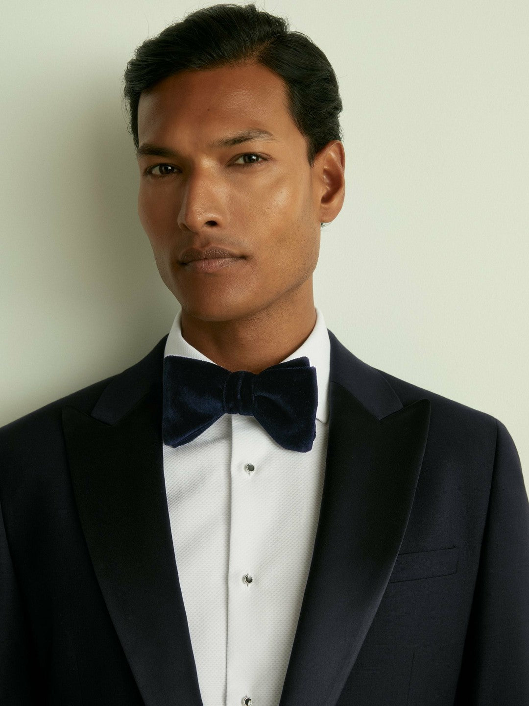 Reiss Velvet Bow Tie in Navy