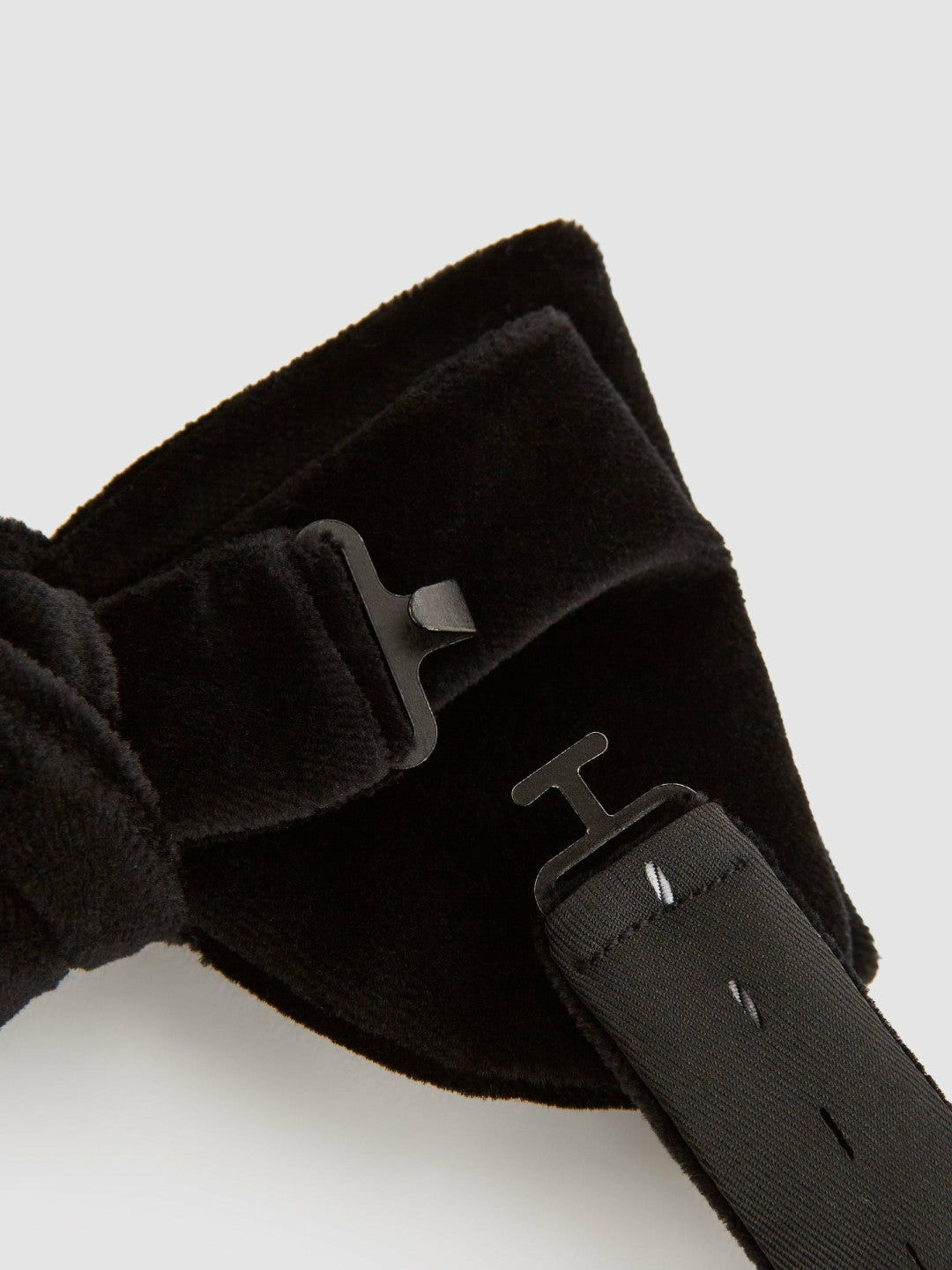 Reiss Velvet Bow Tie in Black