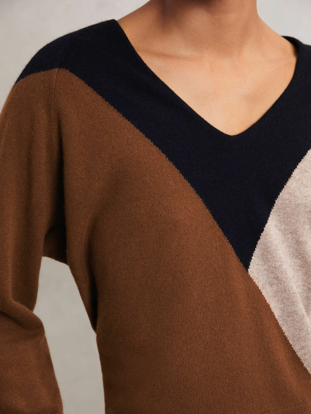 Reiss Wool-Blend Colourblock Knit Jumper with Cashmere in Toffee Brown/Navy/Neutral