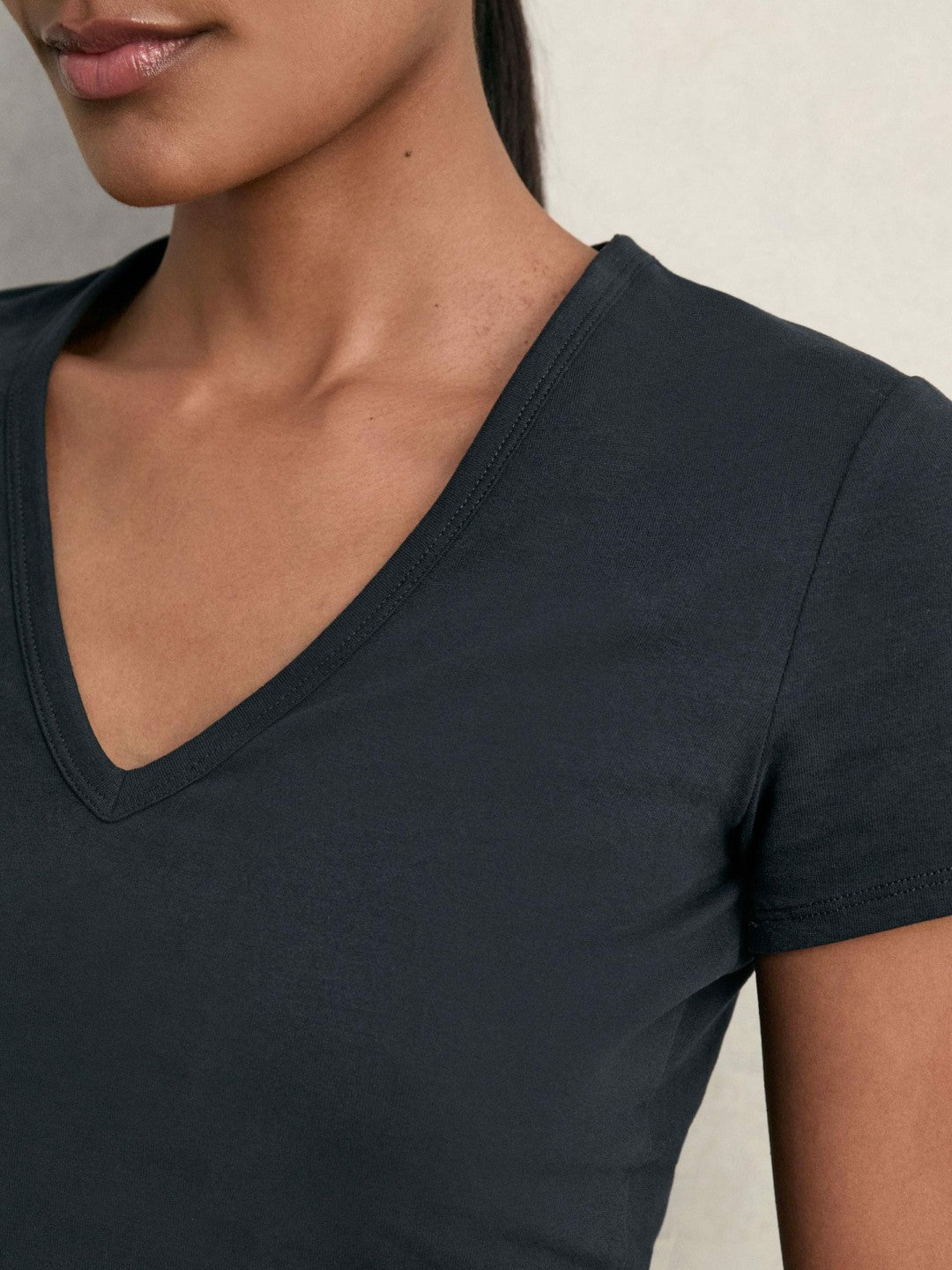 Reiss Stretch Cotton V-Neck T-Shirt in Navy