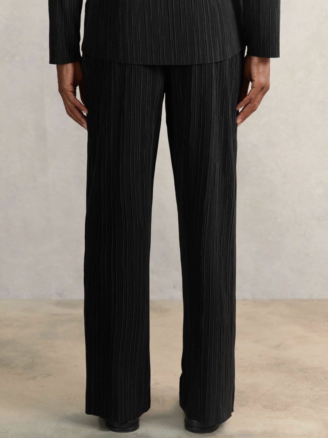 Reiss Plissé Wide Leg Trousers in Black