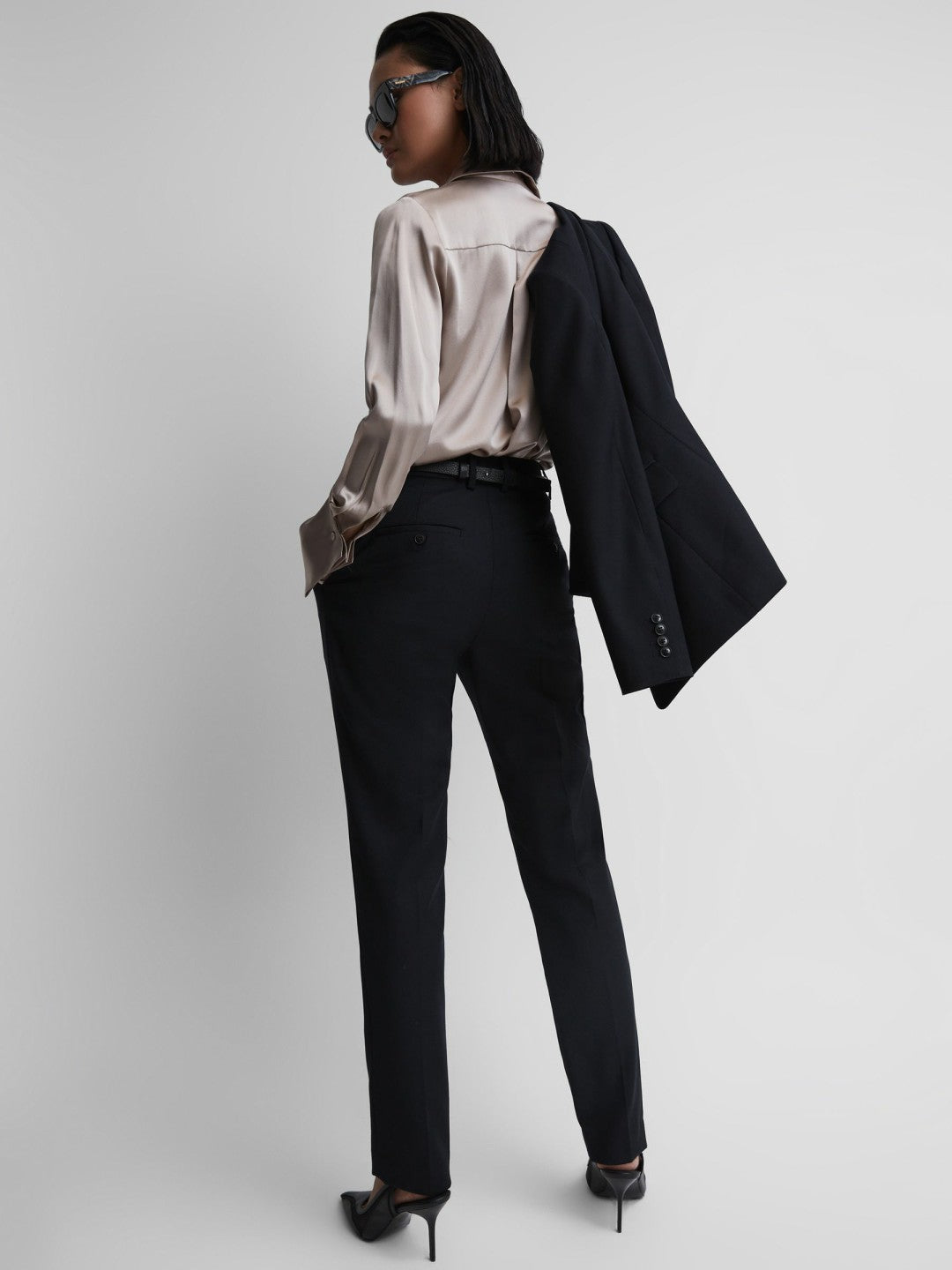 Reiss Wool Blend Tapered Suit Trousers in Navy