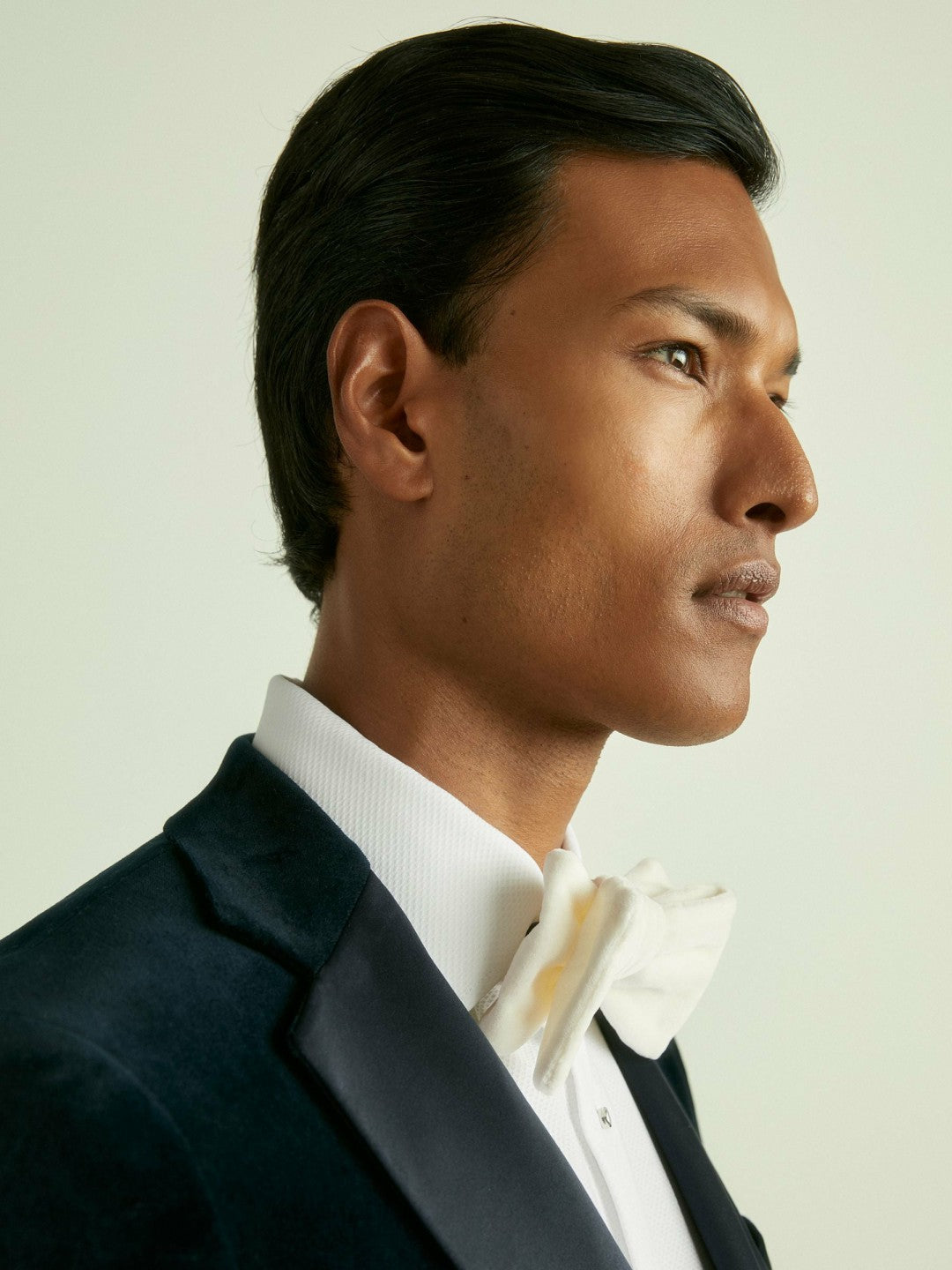 Reiss Velvet Bow Tie in Ivory