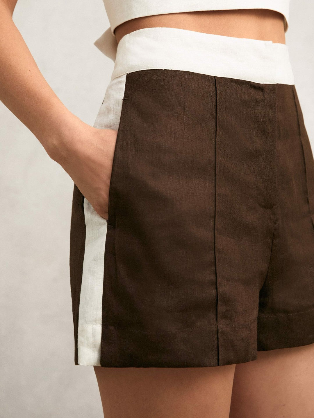 Reiss Linen Colourblock Shorts in Chocolate/Cream
