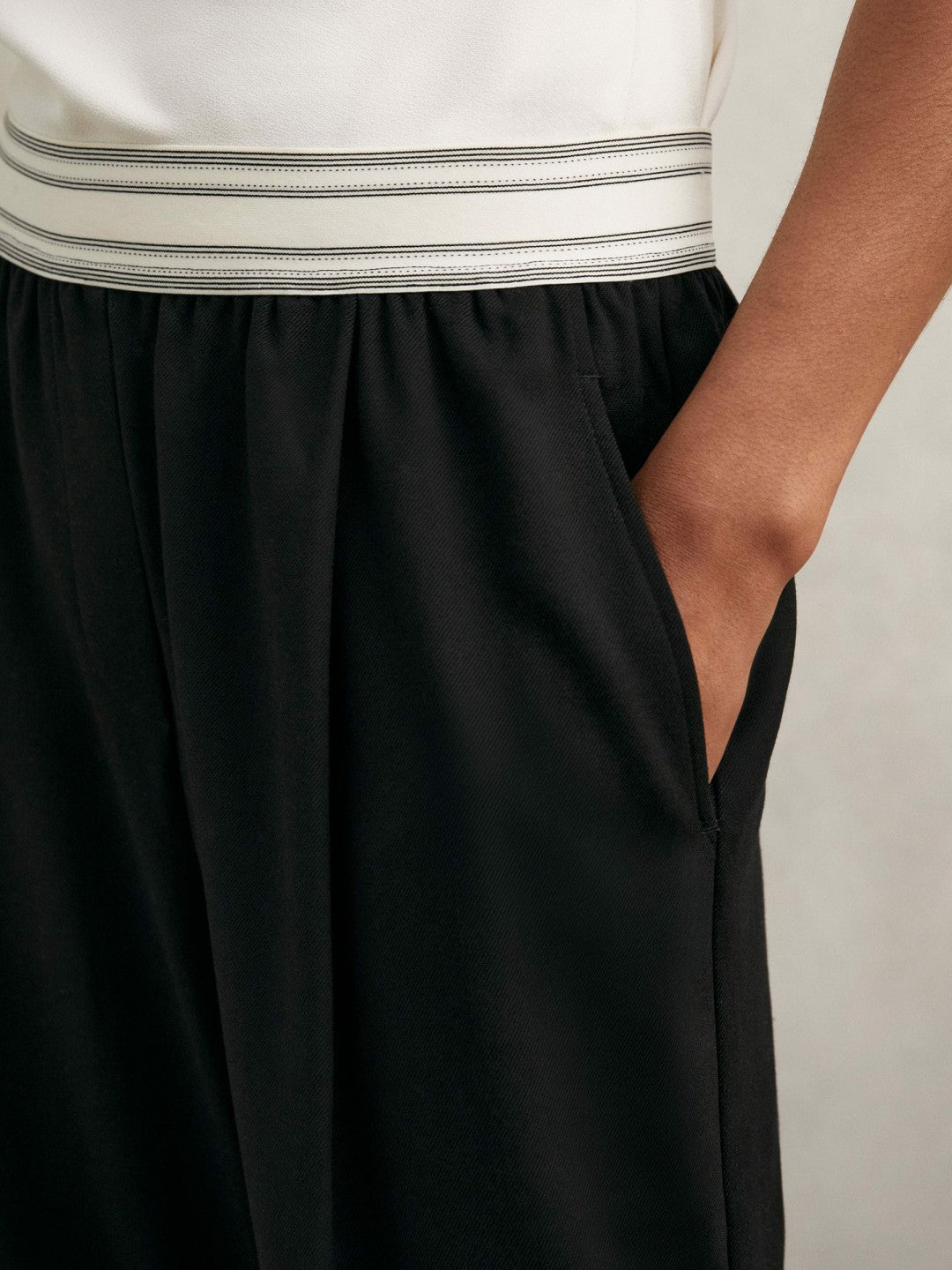 Reiss Wide-Leg Contrast-Waistband Trousers in Black
