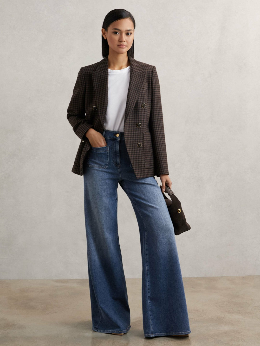 Reiss Petite Patch Pocket Wide Leg Jeans in Mid Blue