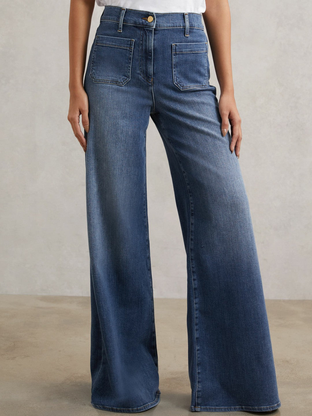 Reiss Petite Patch Pocket Wide Leg Jeans in Mid Blue