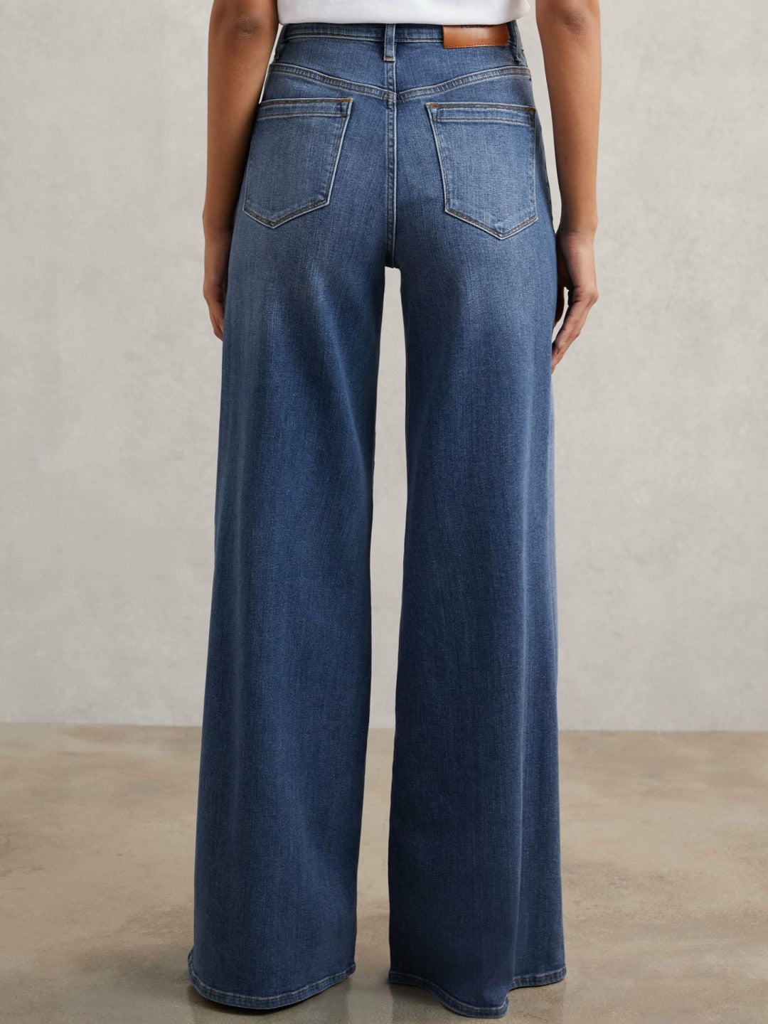 Reiss Petite Patch Pocket Wide Leg Jeans in Mid Blue